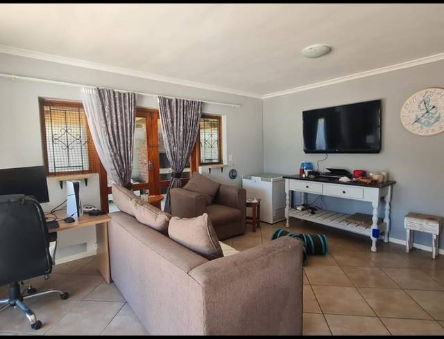 3 BEDROOM HOUSE FOR SALE IN ADMIRALS PARK